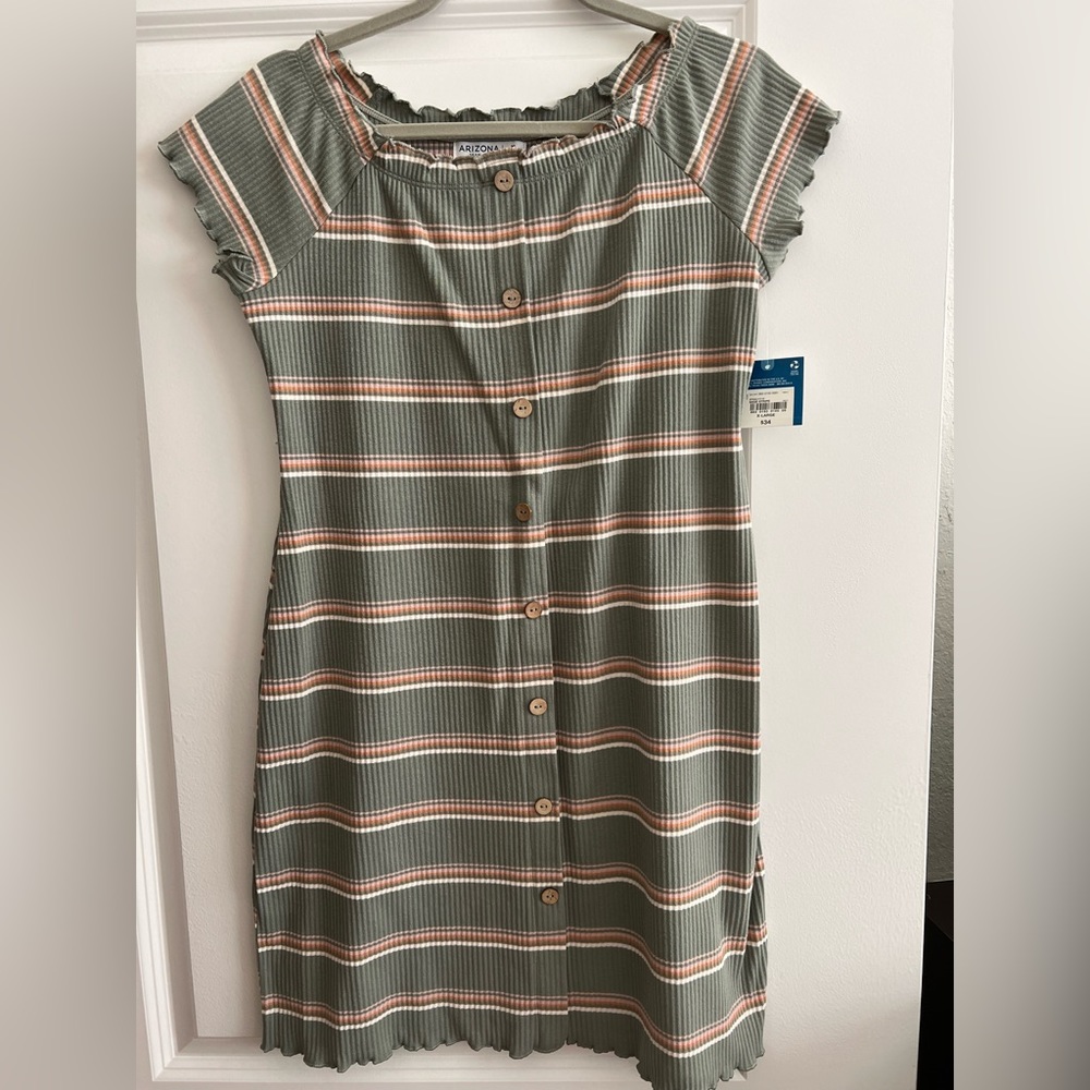 Dress with buttons